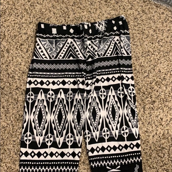 🧡 New Print Leggings 🧡 - Picture 5 of 9